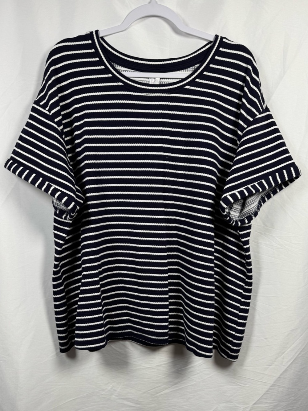 LIVI Lane Bryant Short-Sleeve Textured Knit Top Dark Navy & White 22/24